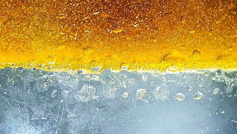 ¿Cómo afecta el aceite al agua?