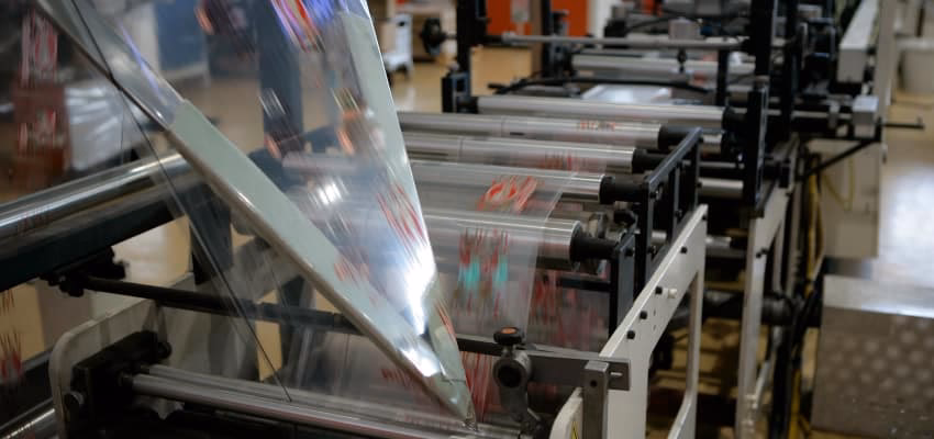 ¿Cómo se puede resolver el problema de descomposición del acetato de celulosa?