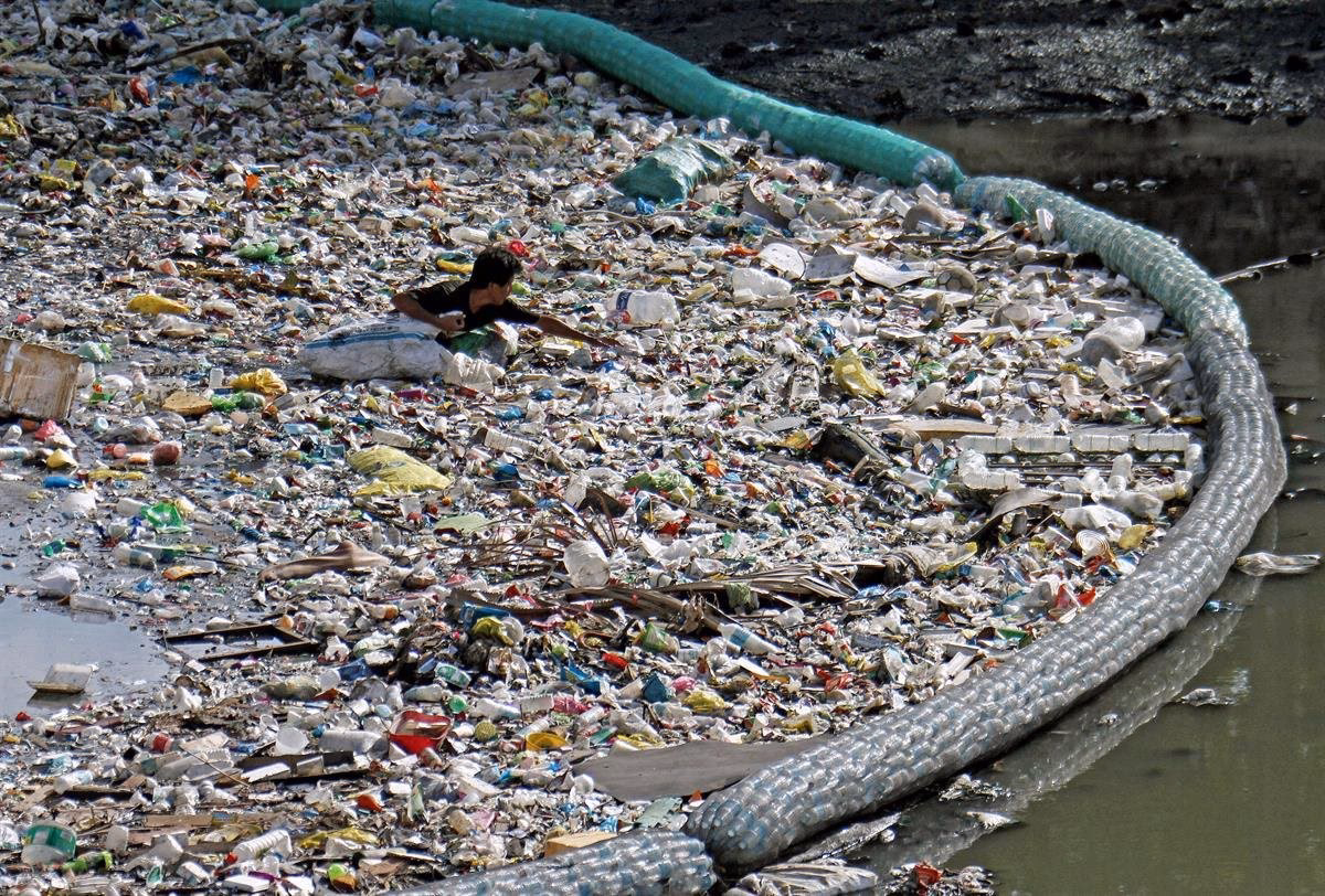 ¿Cómo reducir la contaminación por plásticos y microplásticos?