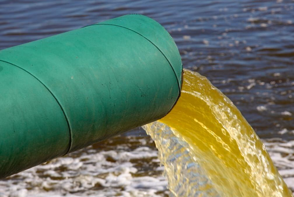 ¿Cómo se eliminan los minerales del agua de pozo?