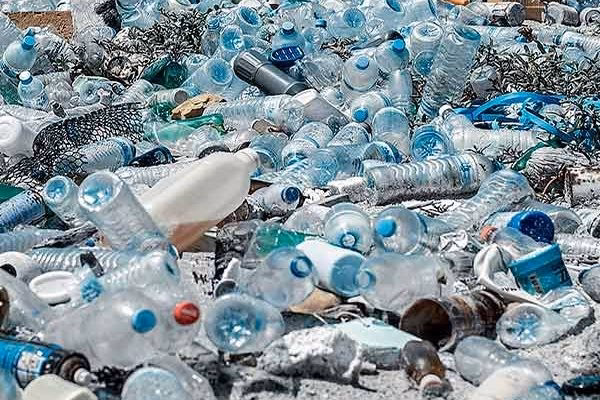 ¿Cuáles son los problemas del agua embotellada?