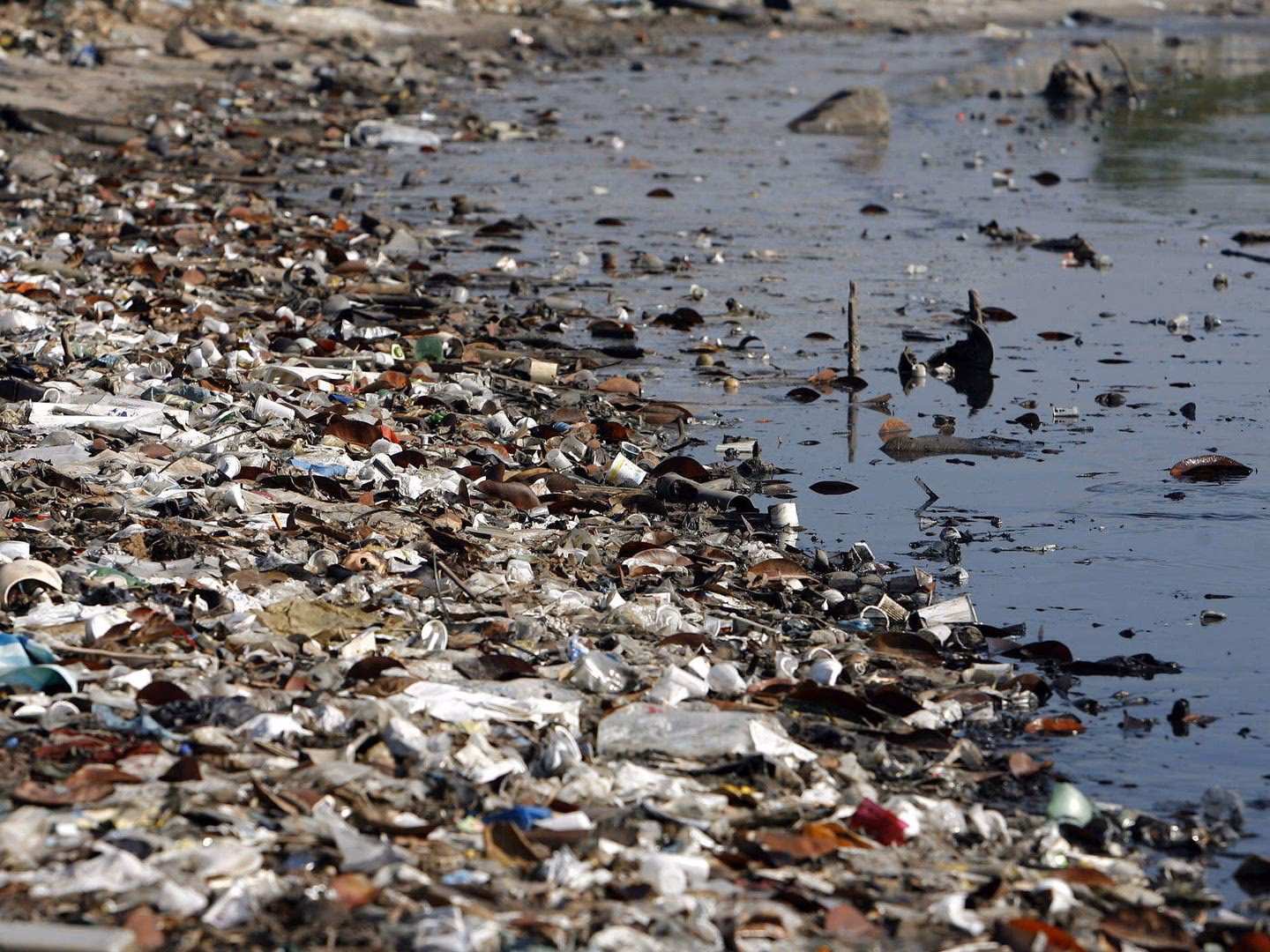¿Cómo se puede evitar el riesgo de contaminación del agua hervida?