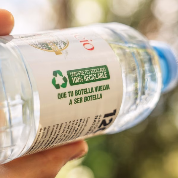 ¿Cuál es la demanda de agua potable para el Aeropuerto Vanguardia de Villavicencio?