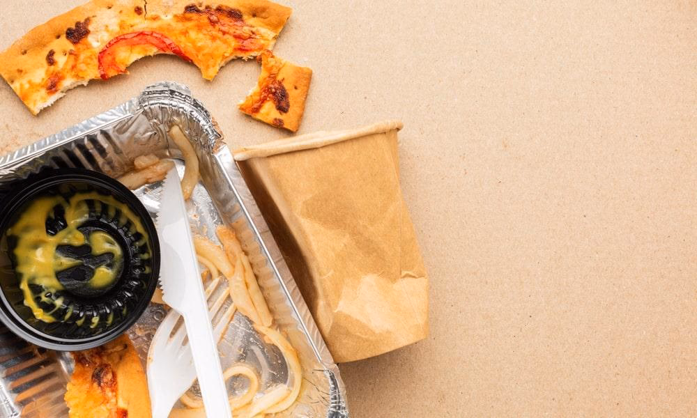 ¿Cuántas personas se enferman al consumir alimentos contaminados?