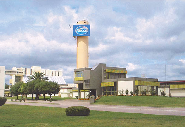 ¿Cuántas plantas industriales tiene Arcor?