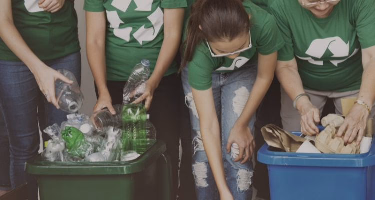 ¿Cómo ahorrar energía con una botella de plástico?