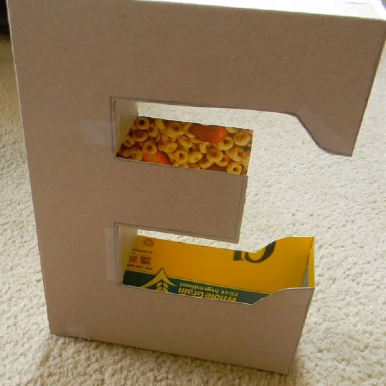 ¿Cómo se puede reforzar una caja de cartón?