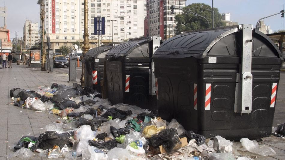 ¿Cómo se organizan los vecinos para limpiar la basura en el conurbano?
