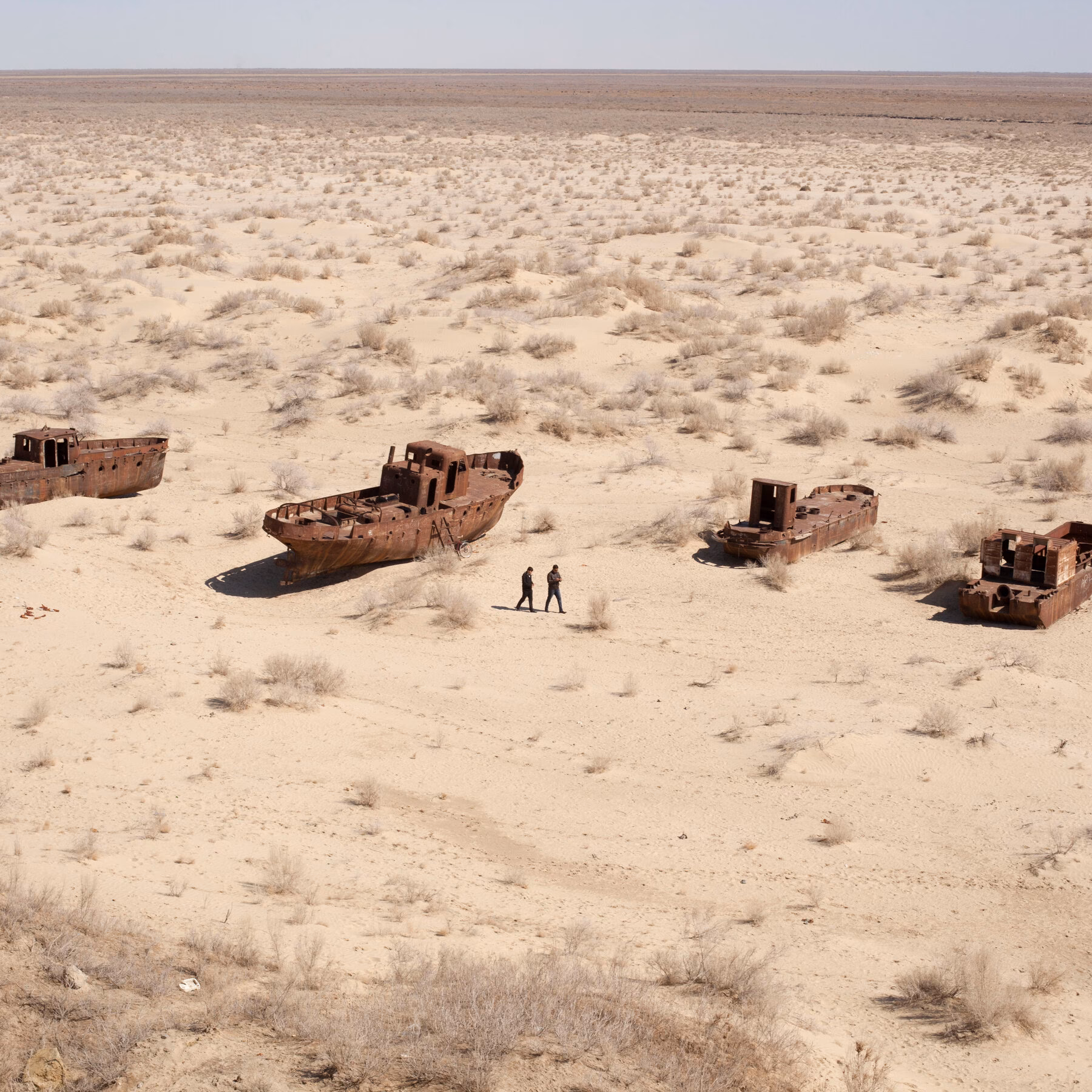 ¿Qué cambio dramático ha experimentado el mar de Aral en las últimas décadas?