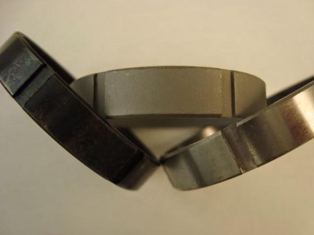 Which abrasive is more contaminated alumina or carbon steel?