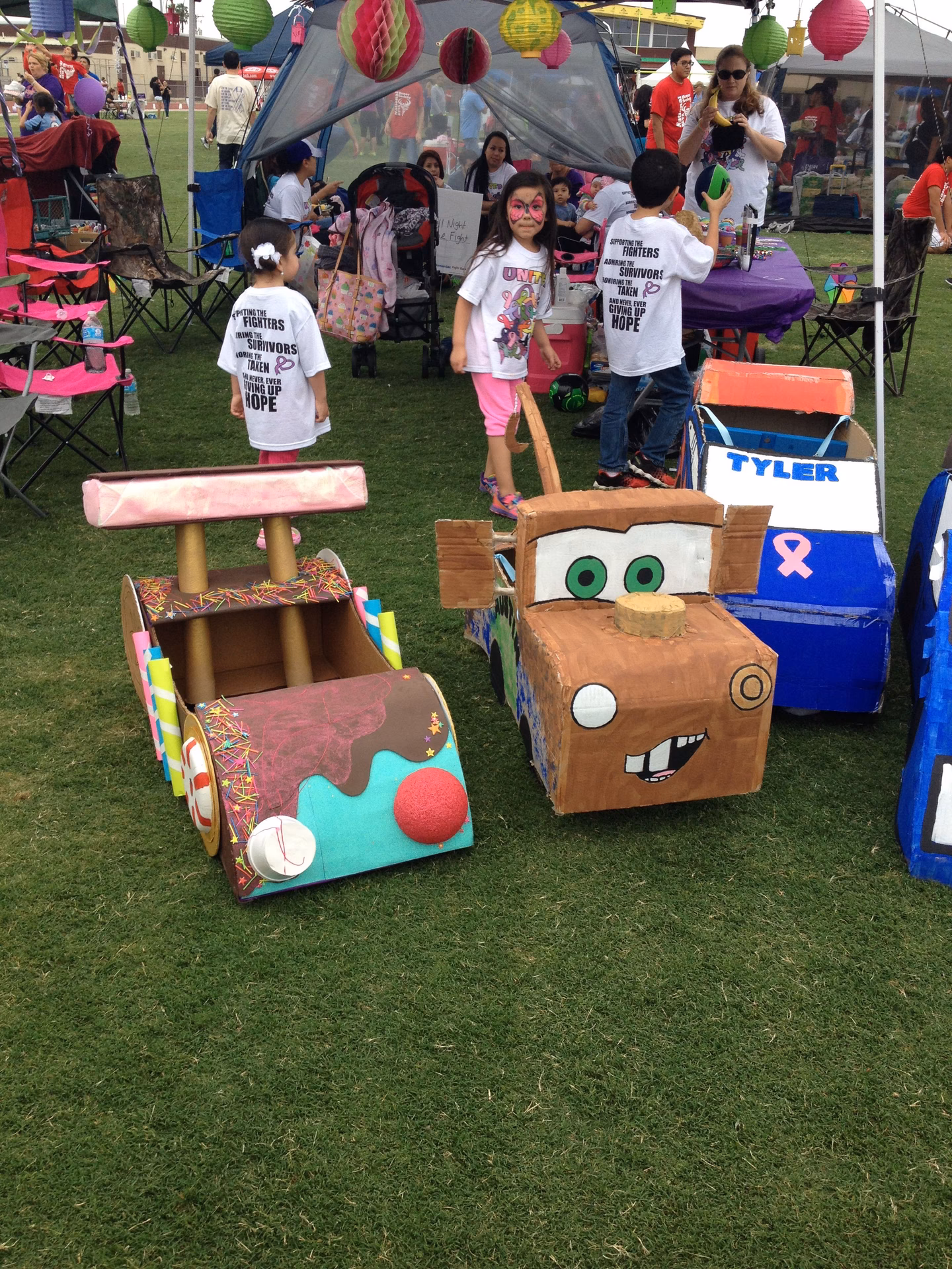 ¿Cómo hacer un carro alegórico?