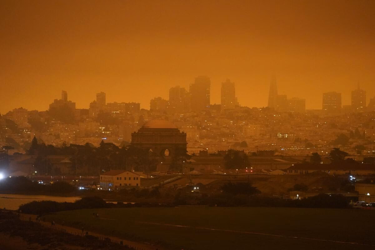 ¿Cuál fue el nivel más alto de contaminación por ozono registrado en Los Ángeles?