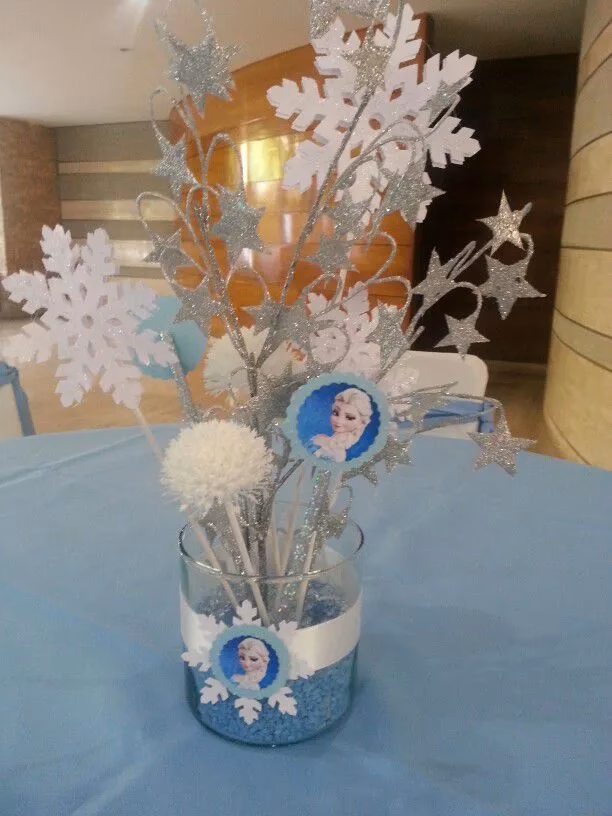 ¿Cómo decorar un centro de mesa de Frozen?