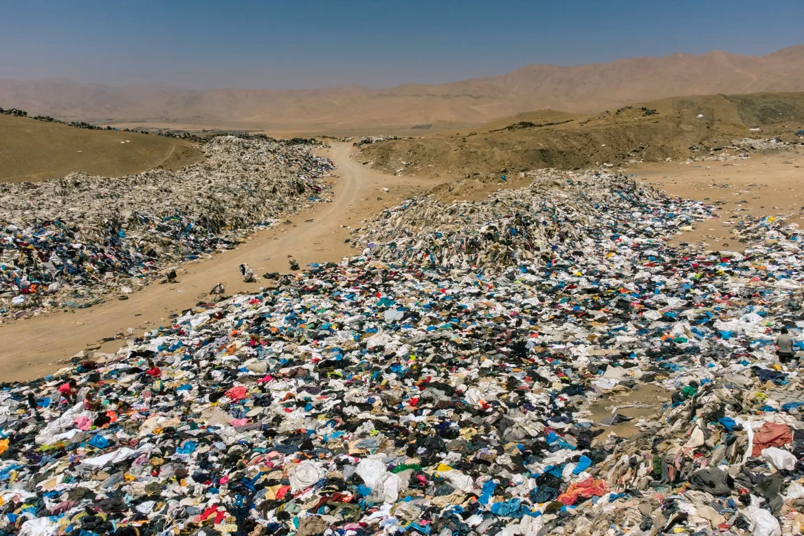 Does the apparel industry contribute to plastic pollution?