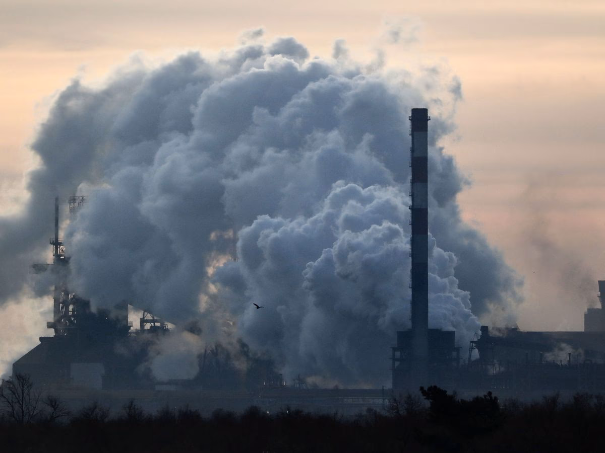 ¿Qué planea reducir la acería de ArcelorMittal en 2030?