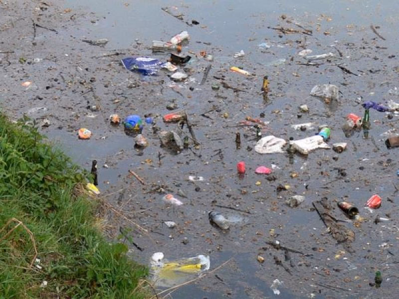 ¿Cómo reducir la basura en el agua?