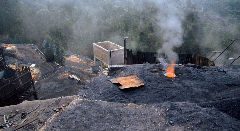 ¿Cuáles son los impactos negativos del uso del carbón como fuente de energía?