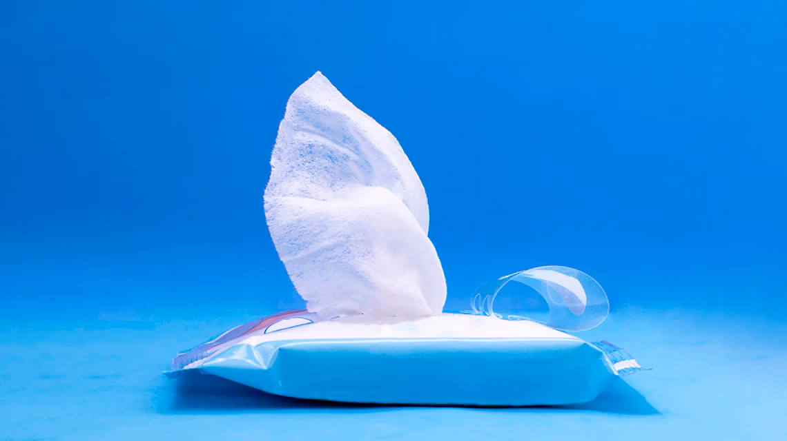 ¿Cómo afectan las toallitas húmedas al medio ambiente?