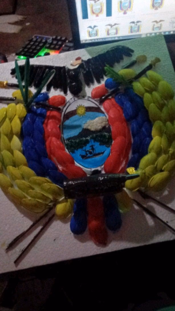 ¿Por qué el PAN recortó el escudo nacional?