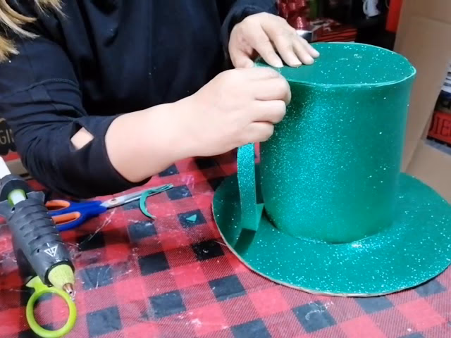 ¿Cómo hacer un sombrero hecho en casa?