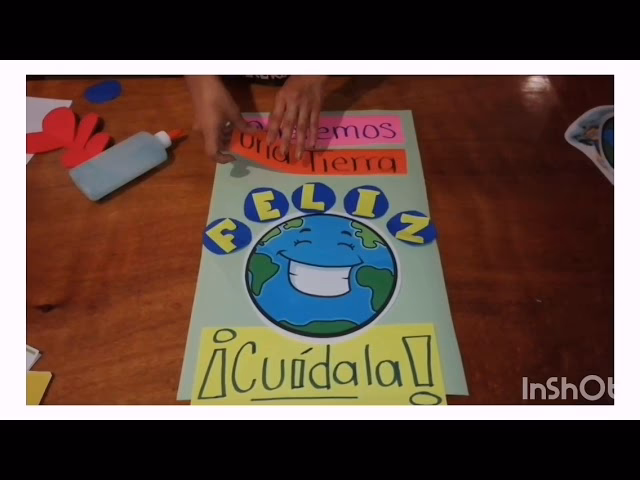 ¿Cómo está decorada la urna?