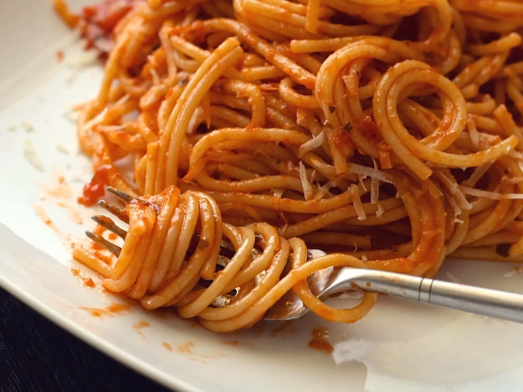 ¿Cómo se mezclan los fideos con las verduras?