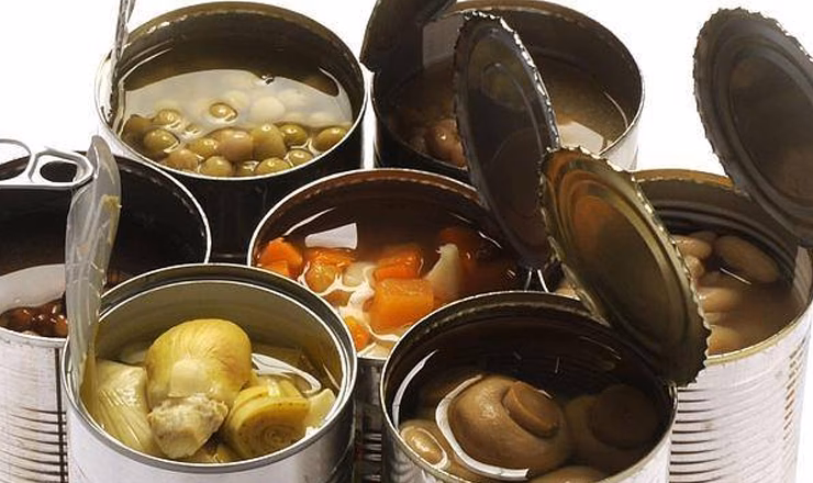 ¿Cuáles son los riesgos de la migración de compuestos químicos en los envases alimentarios?