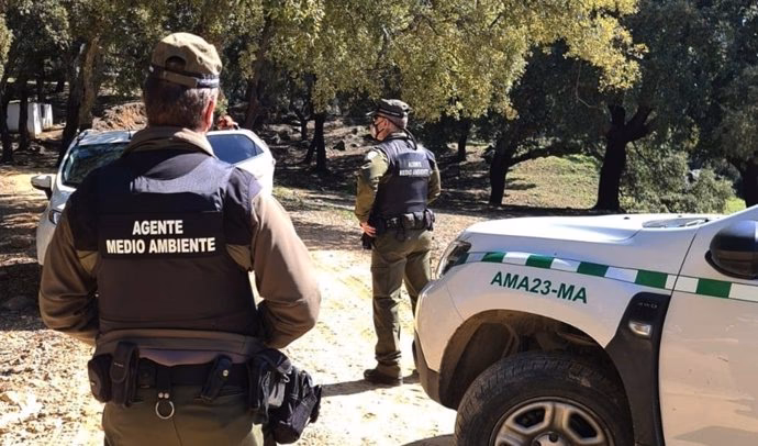 ¿Cuáles son las condiciones para apuntarse a agente medioambiental?
