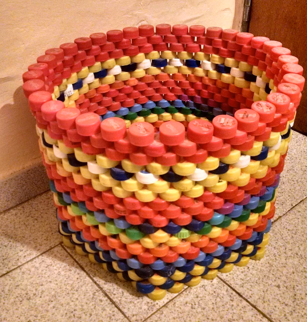 ¿Cuánto mide una tapa de gaseosa?