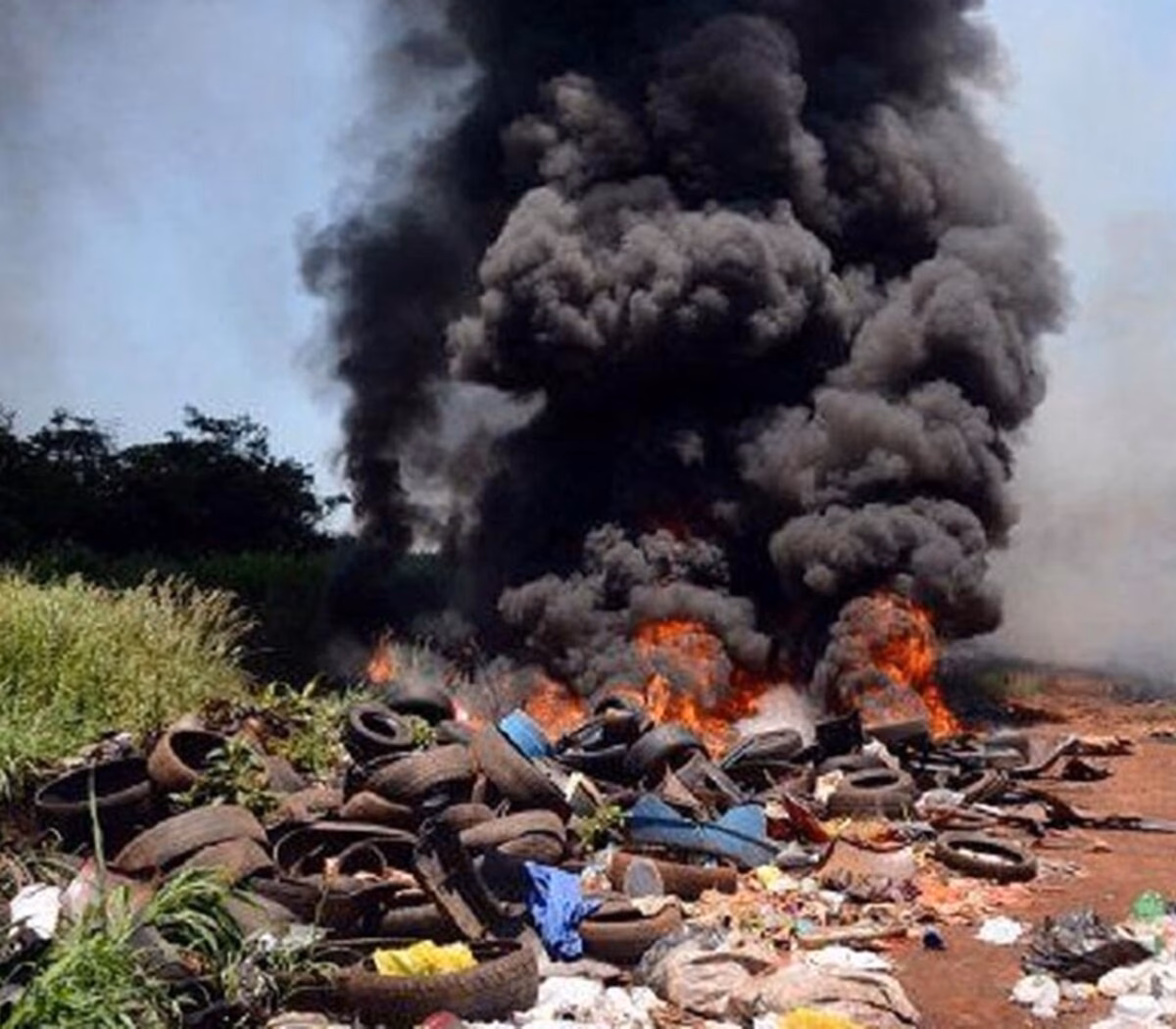 ¿Por qué se produce una pequeña contaminación en la Cámara de combustión?