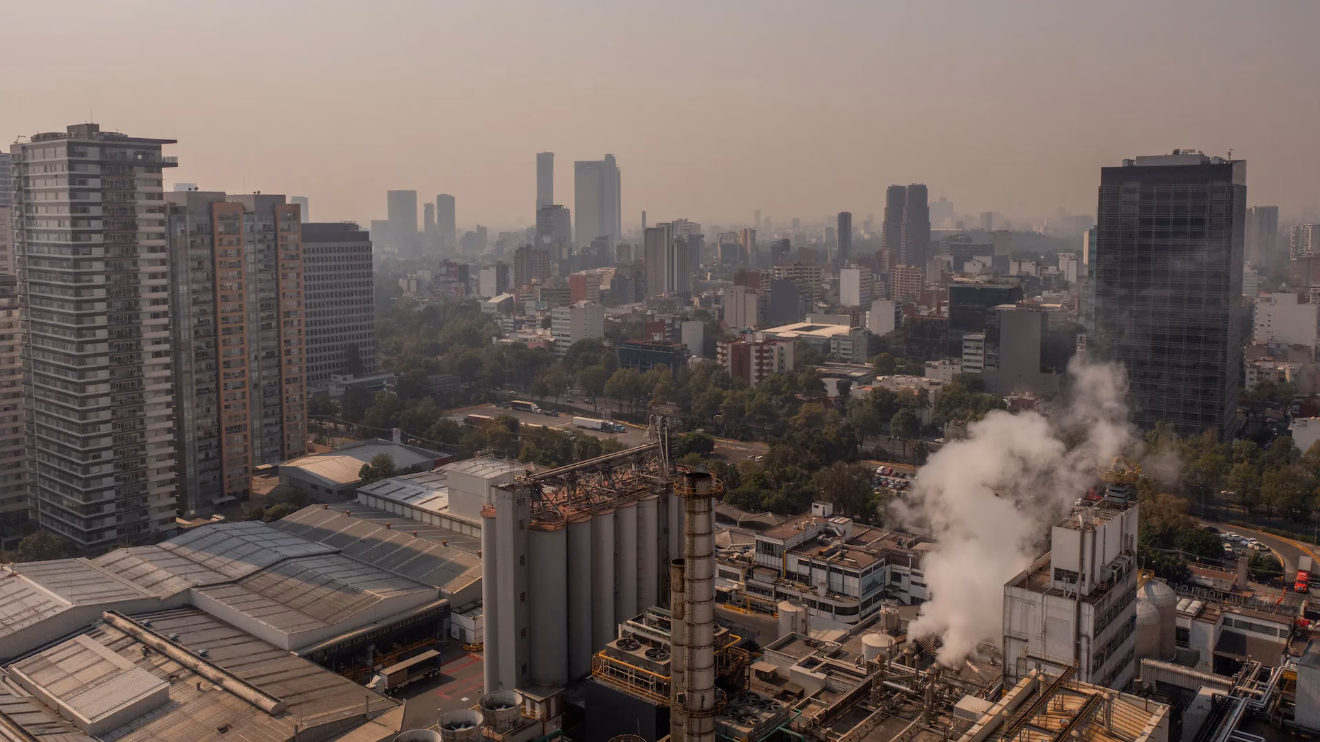 ¿Cuáles son los agravantes de la contaminación del aire?