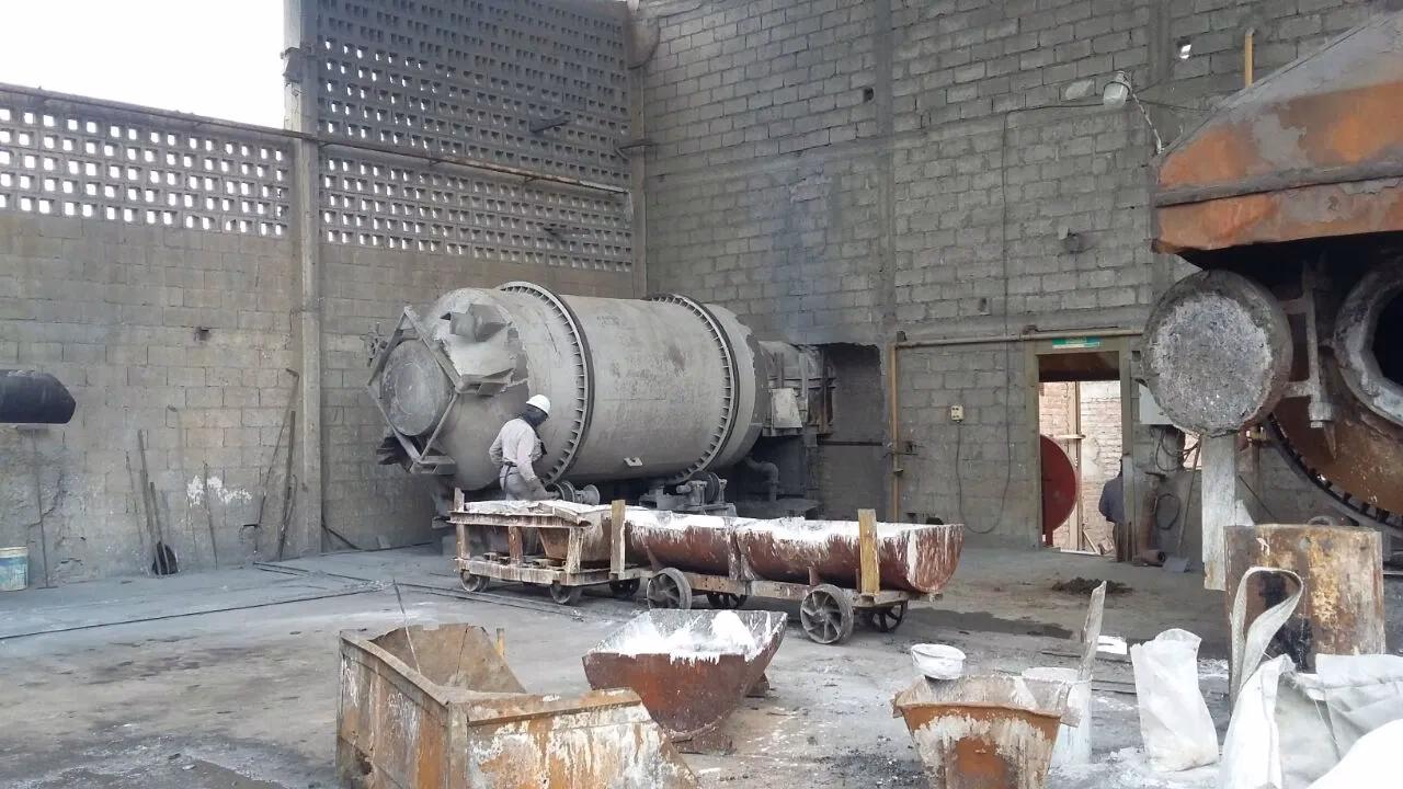 ¿Cómo afecta la contaminación del suelo a su capacidad de filtrado?