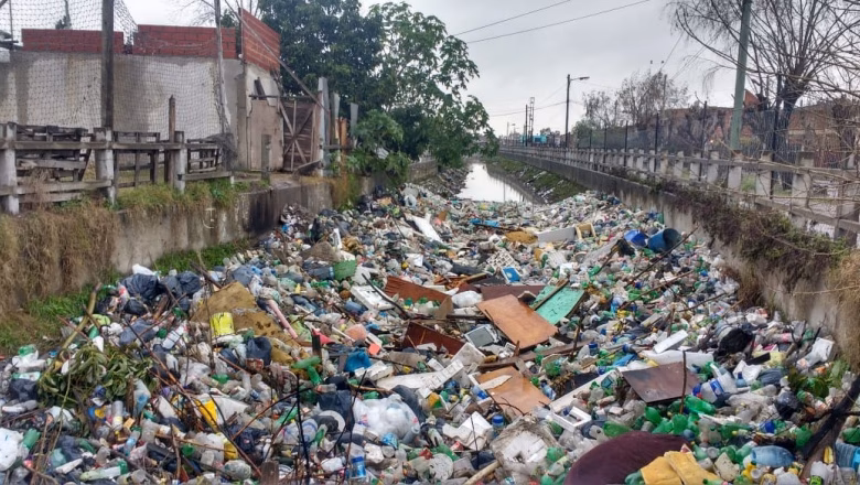 ¿Cómo contamina Industrial Varela el aire?