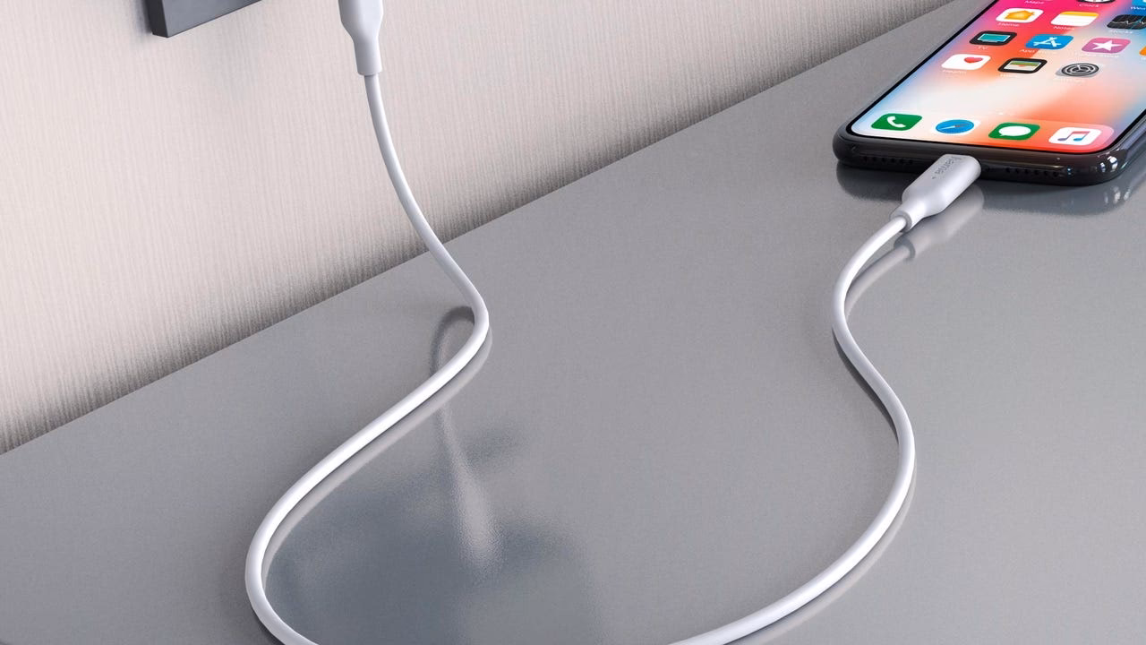 ¿Cómo usar mi móvil mientras está enchufado al cargador?