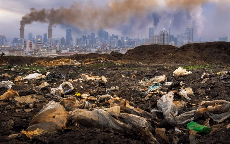 ¿En que consiste la contaminación del agua uso urbano e industrial?