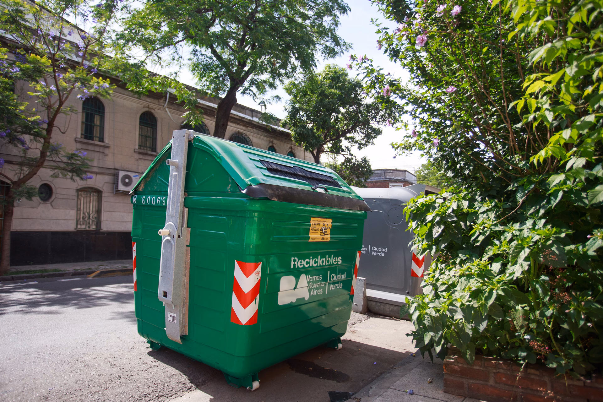¿Qué productos no se pueden reciclar en el contenedor azul?