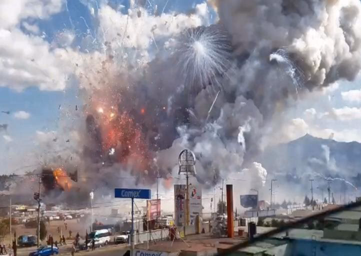 ¿Qué condiciones meteorológicas favorecen la acumulación de contaminantes?