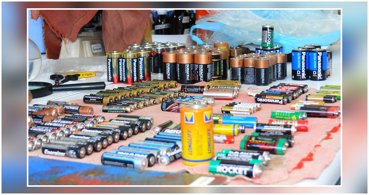 ¿Cuántos litros de agua contamina una pila alcalina?