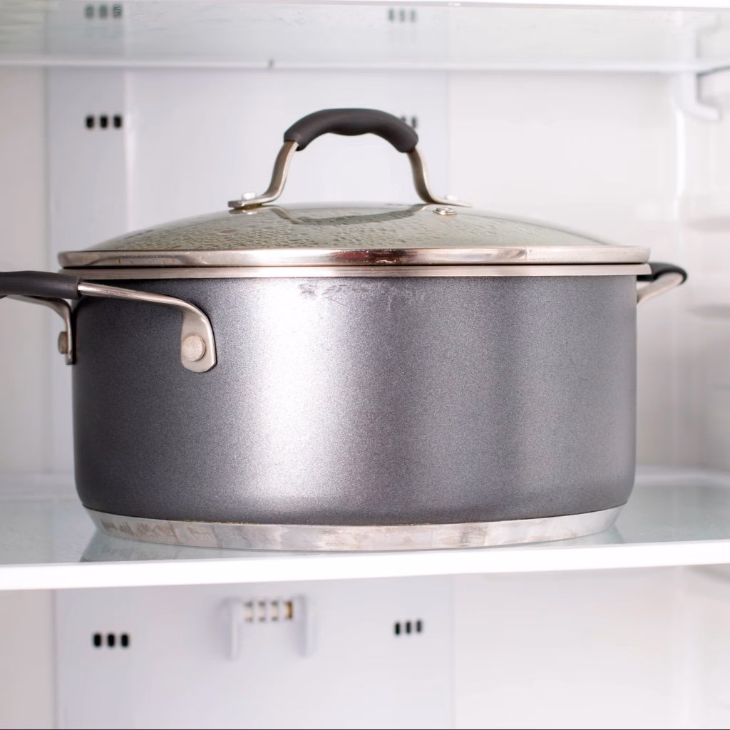 ¿Por qué no se debe guardar la comida en ollas de aluminio?