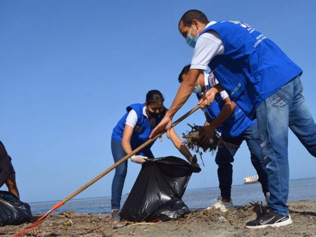 ¿Cuántos kilómetros de contaminación tiene el río Manzanares de Santa Marta?