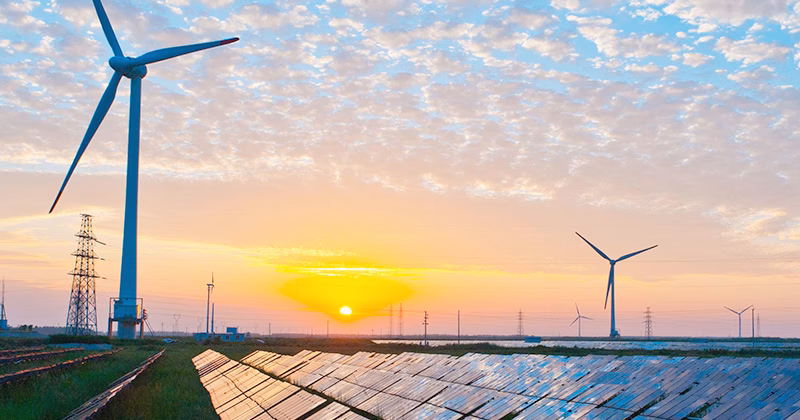 ¿Qué es el curso de eficiencia energética y energías renovables?