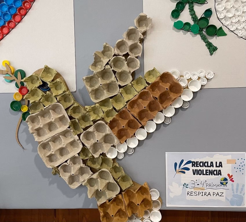 ¿Cómo crear esculturas con material reciclado?