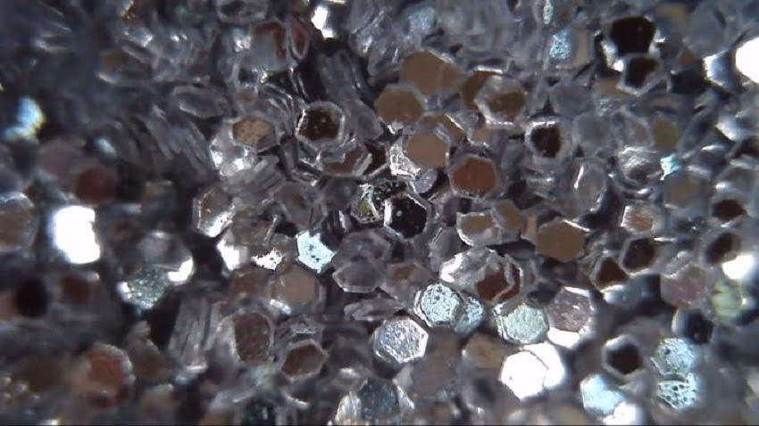 ¿Por qué es importante educar a la población sobre los riesgos de la purpurina?