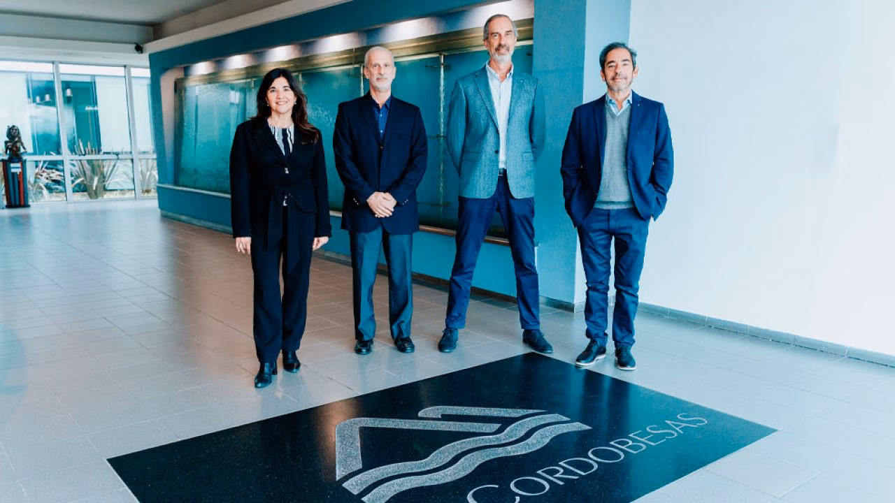 ¿Cómo se controlan las cualidades del agua en Aguas Cordobesas?