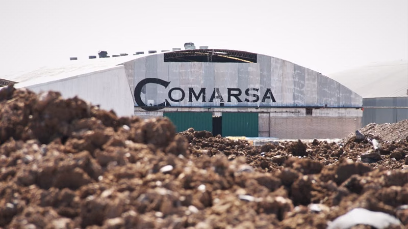 ¿Por qué los desechos industriales contaminan el agua?