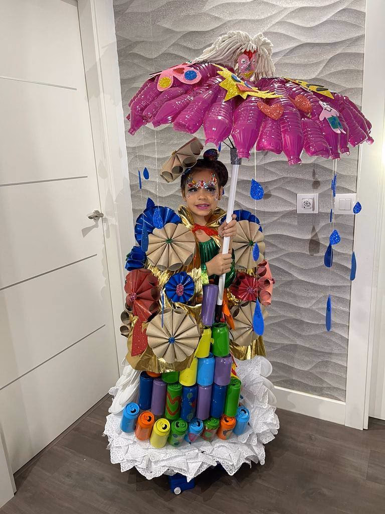 ¿Cómo se pueden crear disfraces con materiales reciclados?