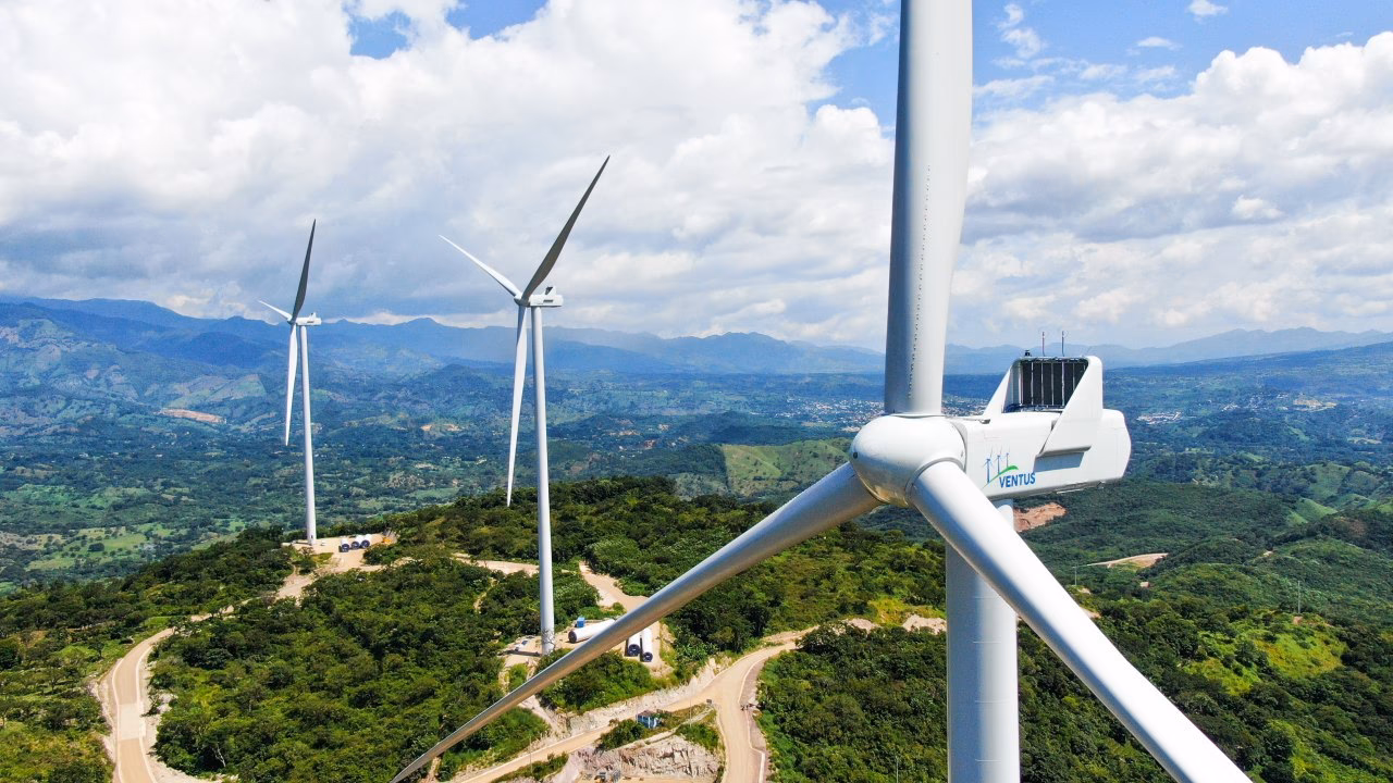 ¿Qué regulaciones impulsan el uso de energías renovables en México?