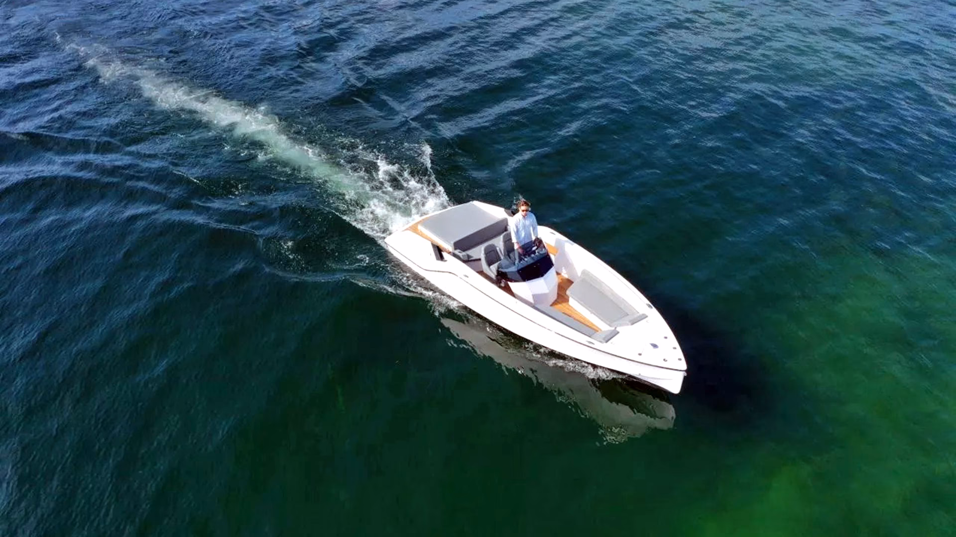 ¿Cómo funciona un barco eléctrico?