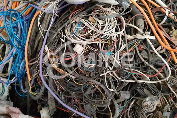 ¿Cuál es la importancia de reciclar los cables eléctricos y mangueras conductoras?