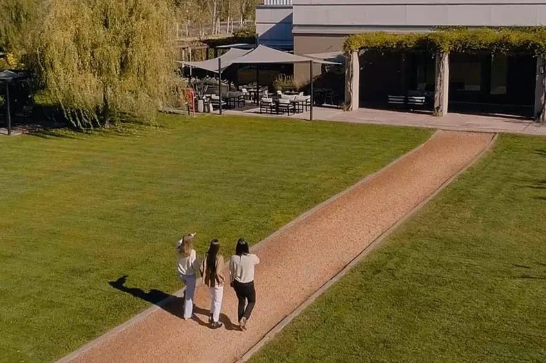 ¿Quién organizó el evento de emprendimientos de impacto en Mendoza?